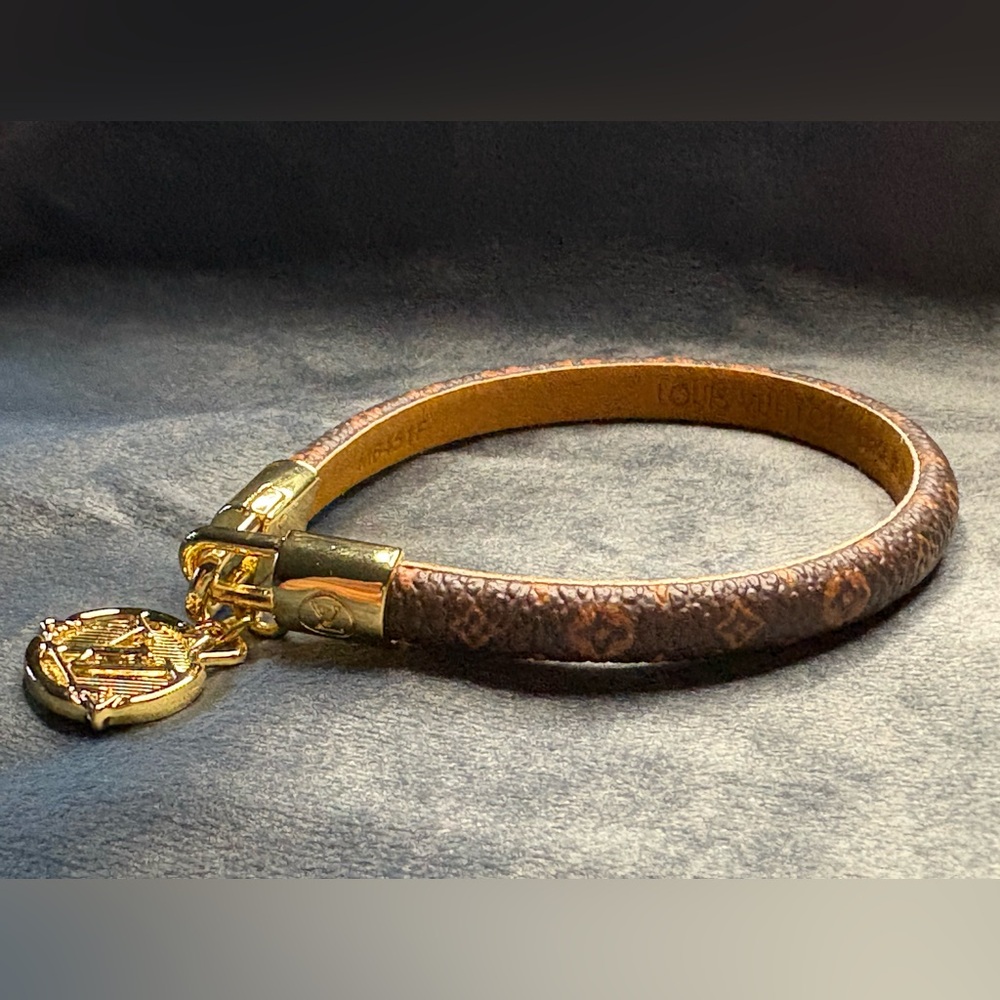Elegant LV Brown Leather Gold Bracelet
